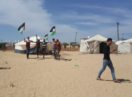 تقرير مراسلتنا في غزة رولا أبو هاشم : عائلة تشارك في مسيرة العودة شمال قطاع غزة